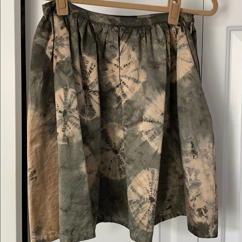 Silk, flirty and fun mini skirt